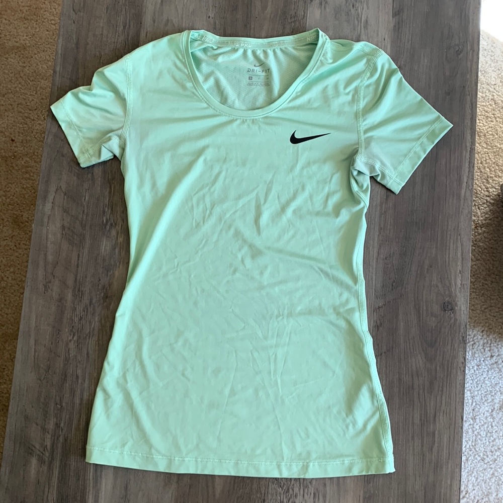 Nike dry fit women’s size small